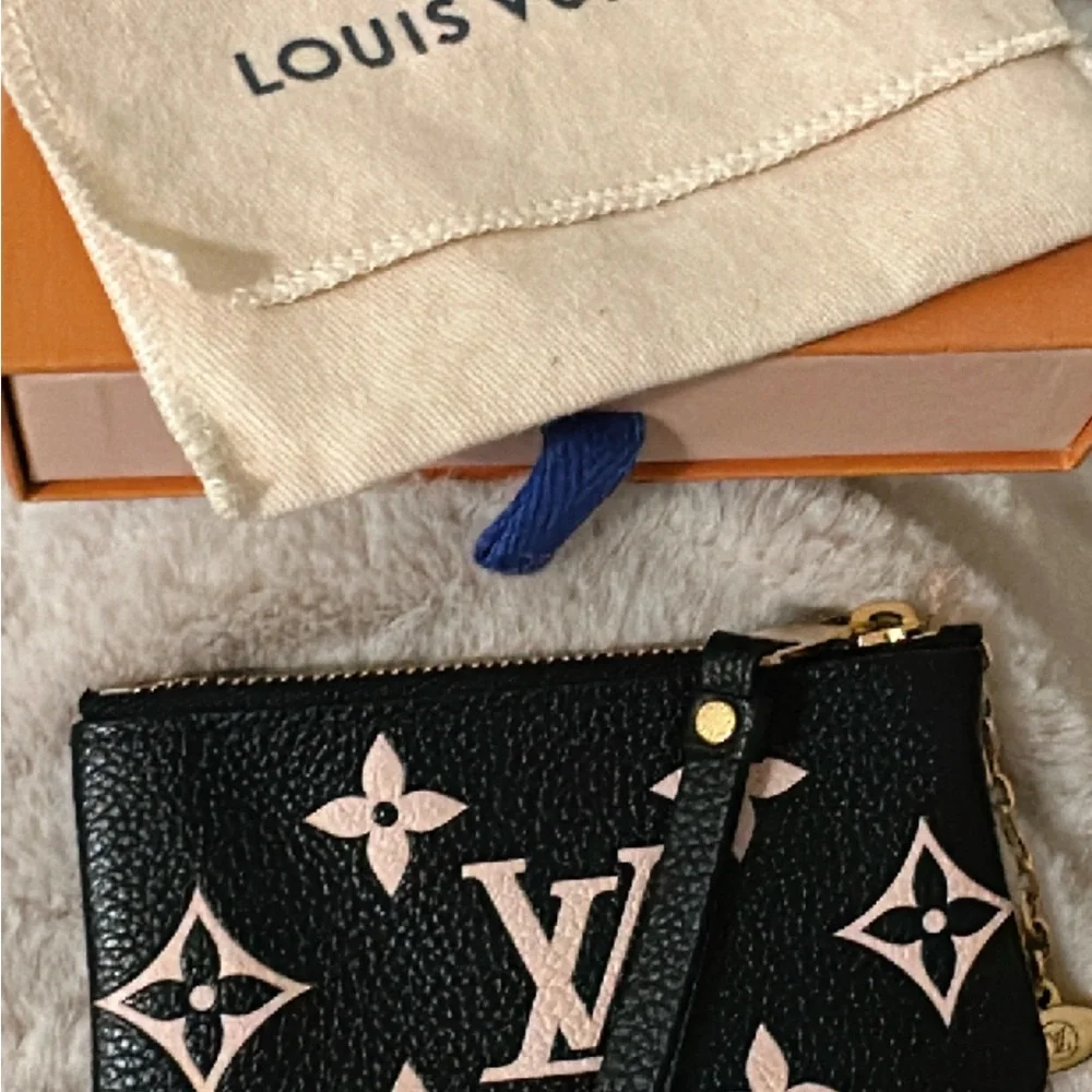 Authentic Louis Vuitton Monogram Empreinte Key Pouch✨ - Picture 2 of 9